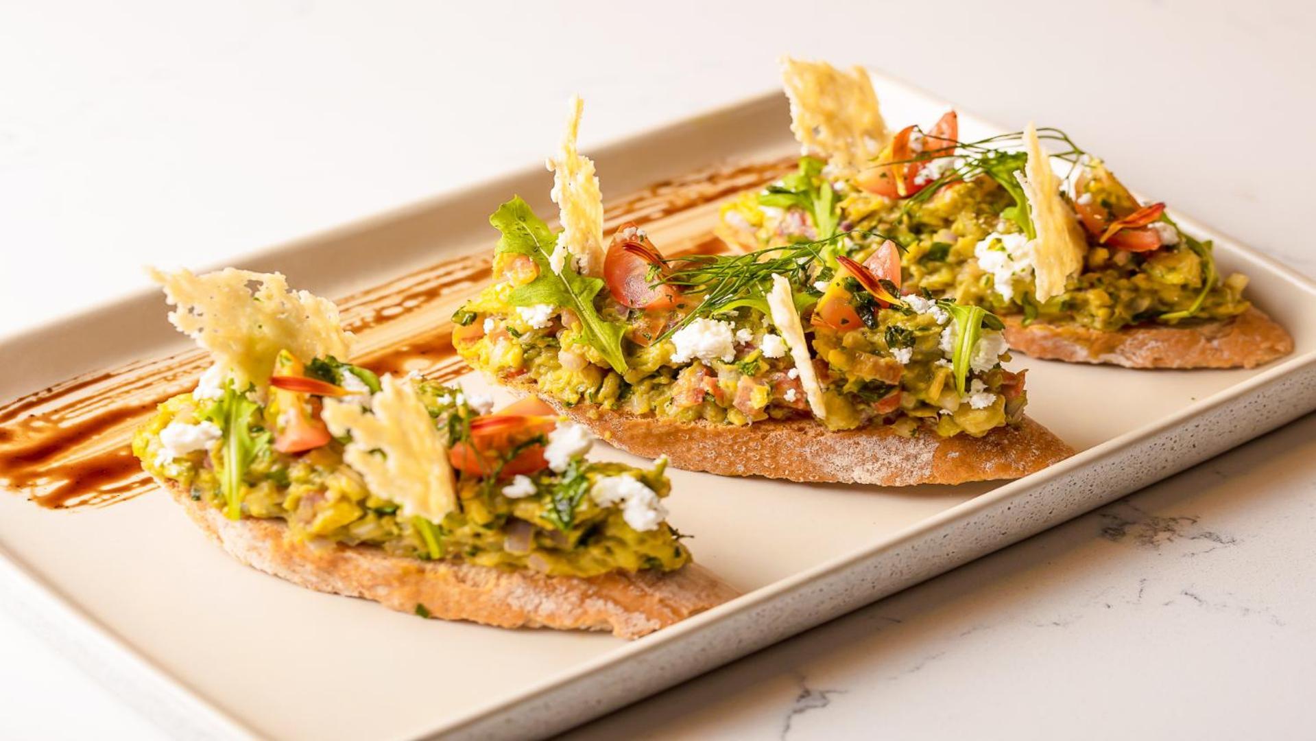 Novotel Mumbai International Airport Exterior foto Avocado toast