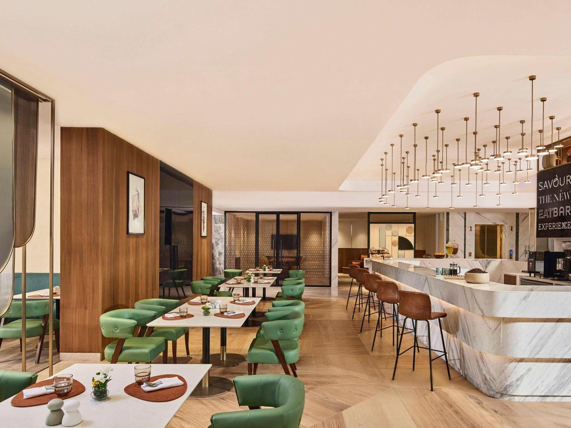 Novotel Mumbai International Airport Exterior foto The Lounge at London Heathrow Airport