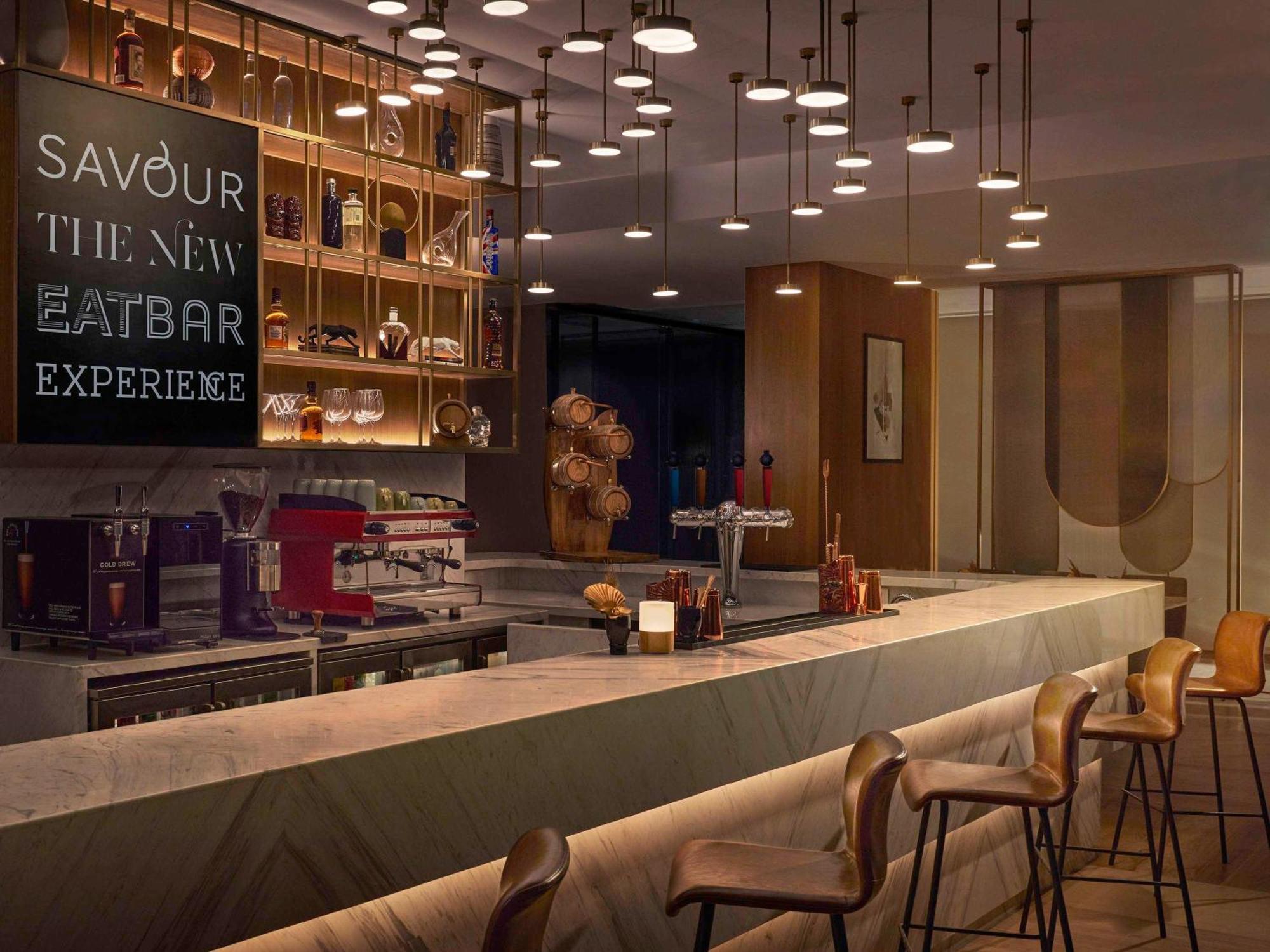 Novotel Mumbai International Airport Exterior foto The New Eat Bar Experience