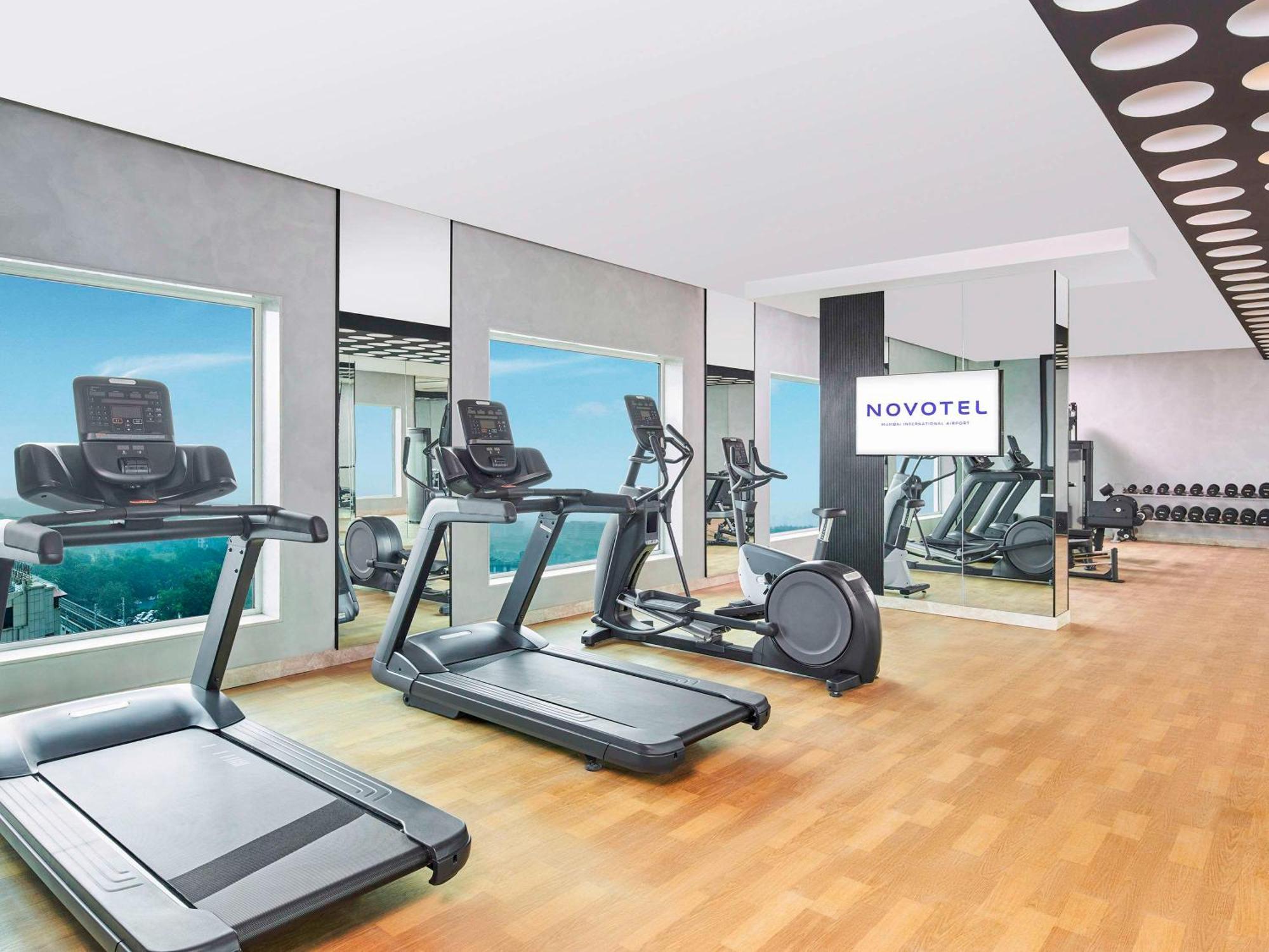 Novotel Mumbai International Airport Exterior foto The gym at Novotel London West