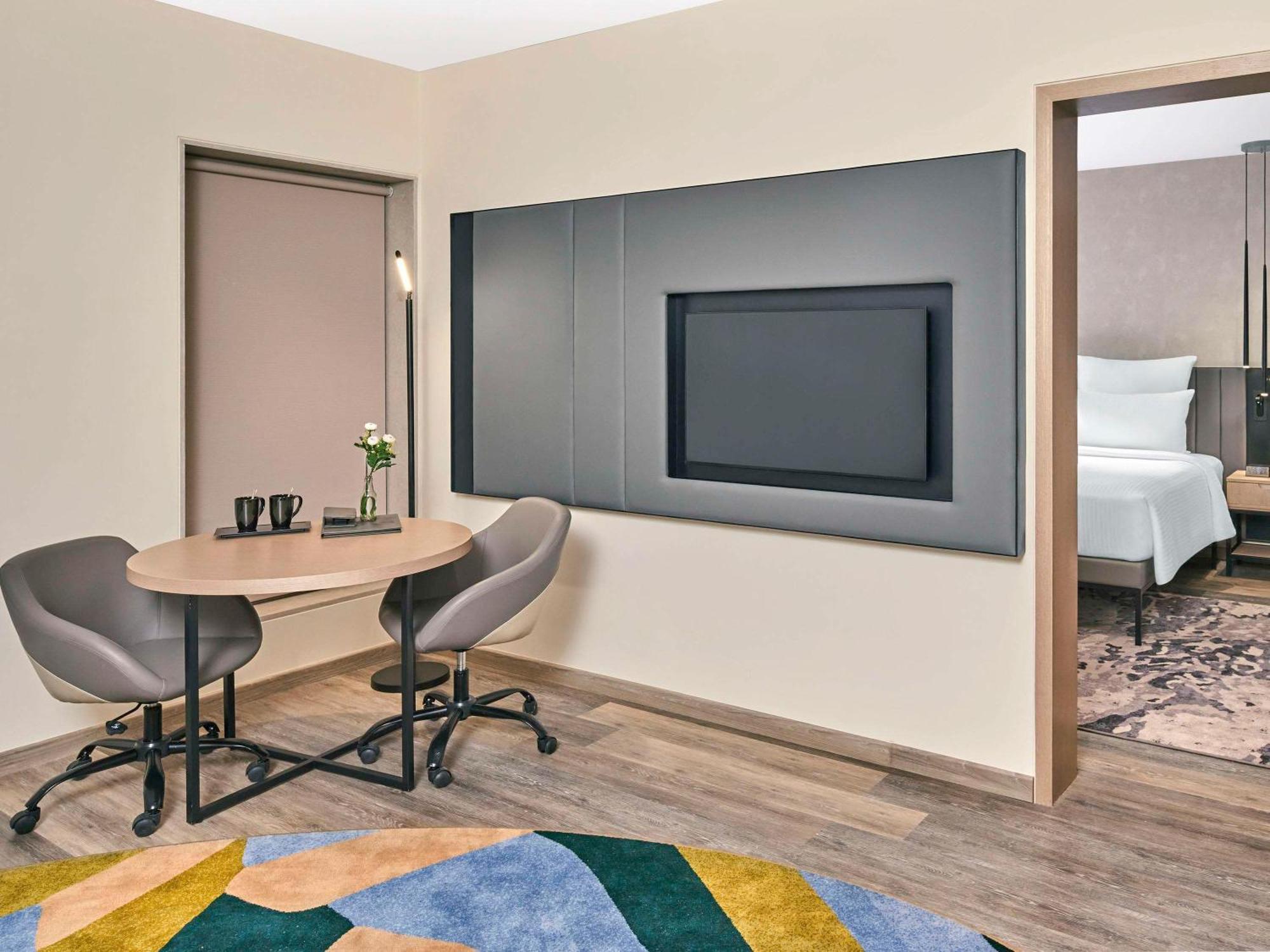 Novotel Mumbai International Airport Exterior foto A room at the hotel