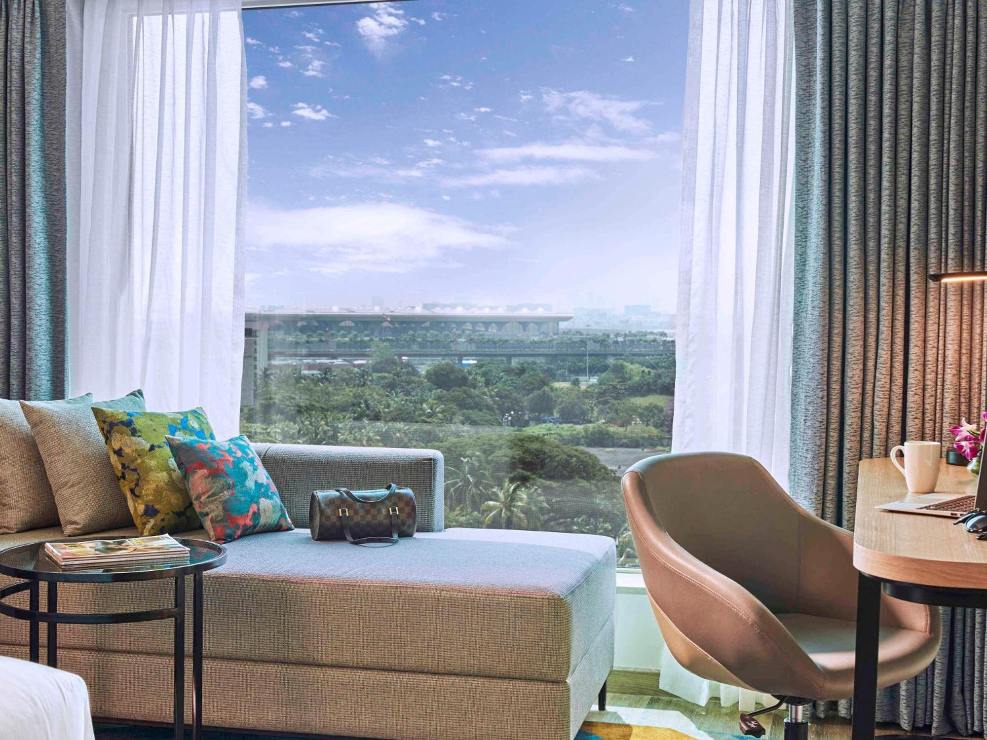Novotel Mumbai International Airport Exterior foto A room at the hotel