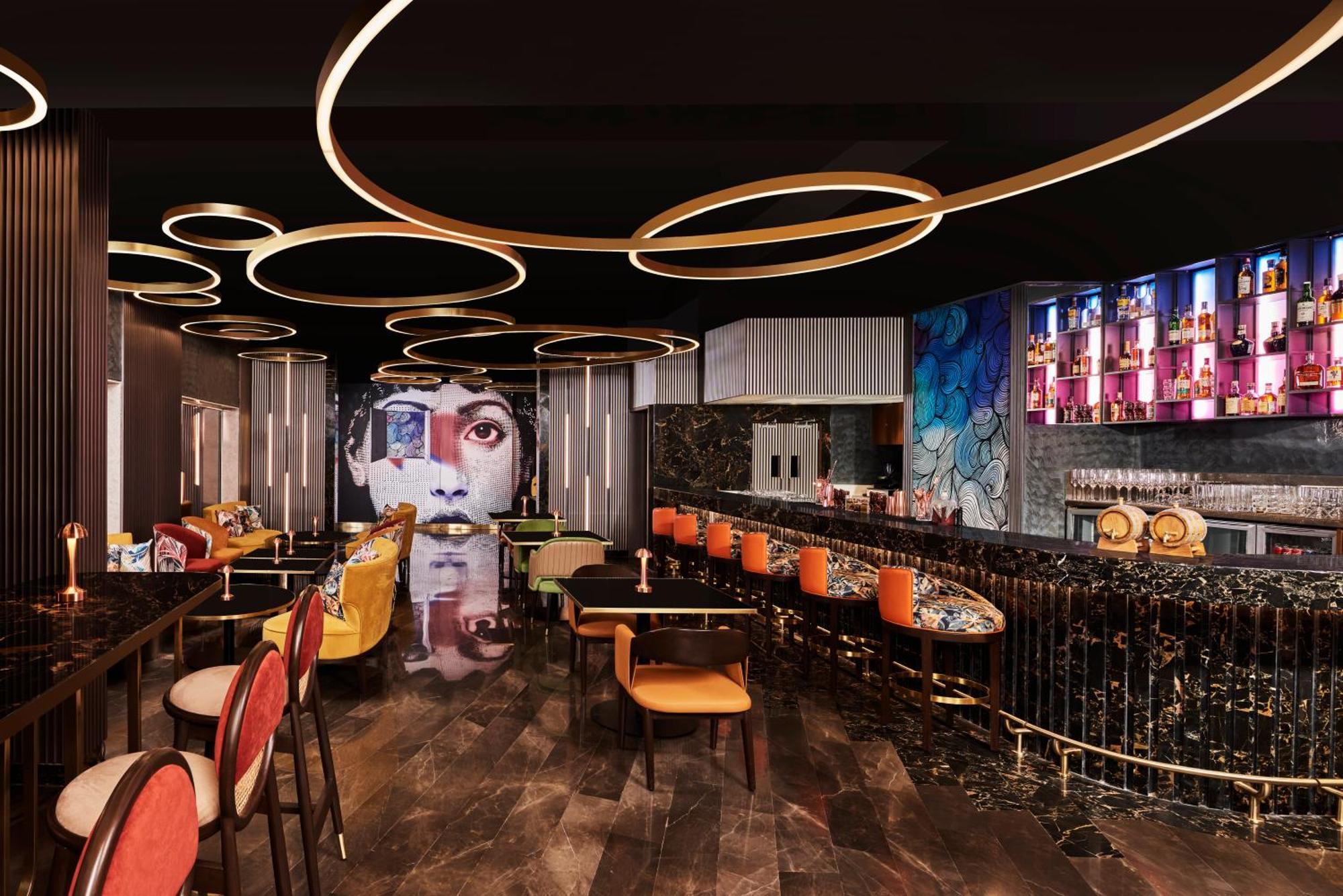 Novotel Mumbai International Airport Exterior foto The interior of the bar