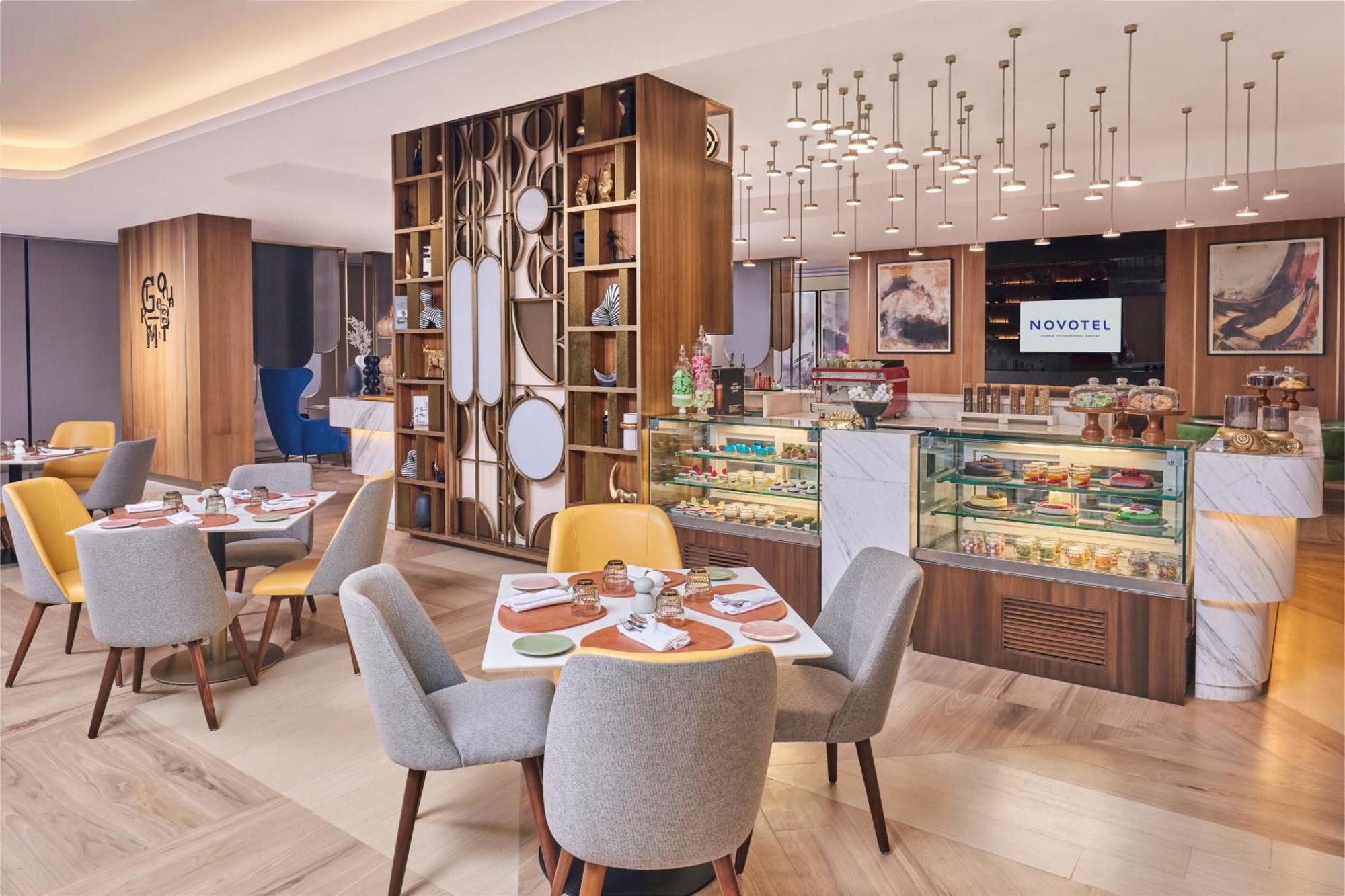 Novotel Mumbai International Airport Exterior foto The restaurant at Novotel London West