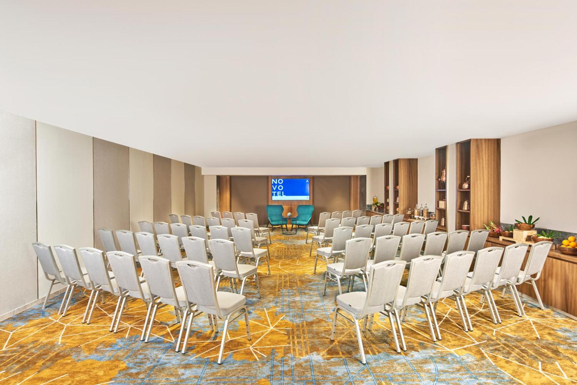 Novotel Mumbai International Airport Exterior foto Meeting room