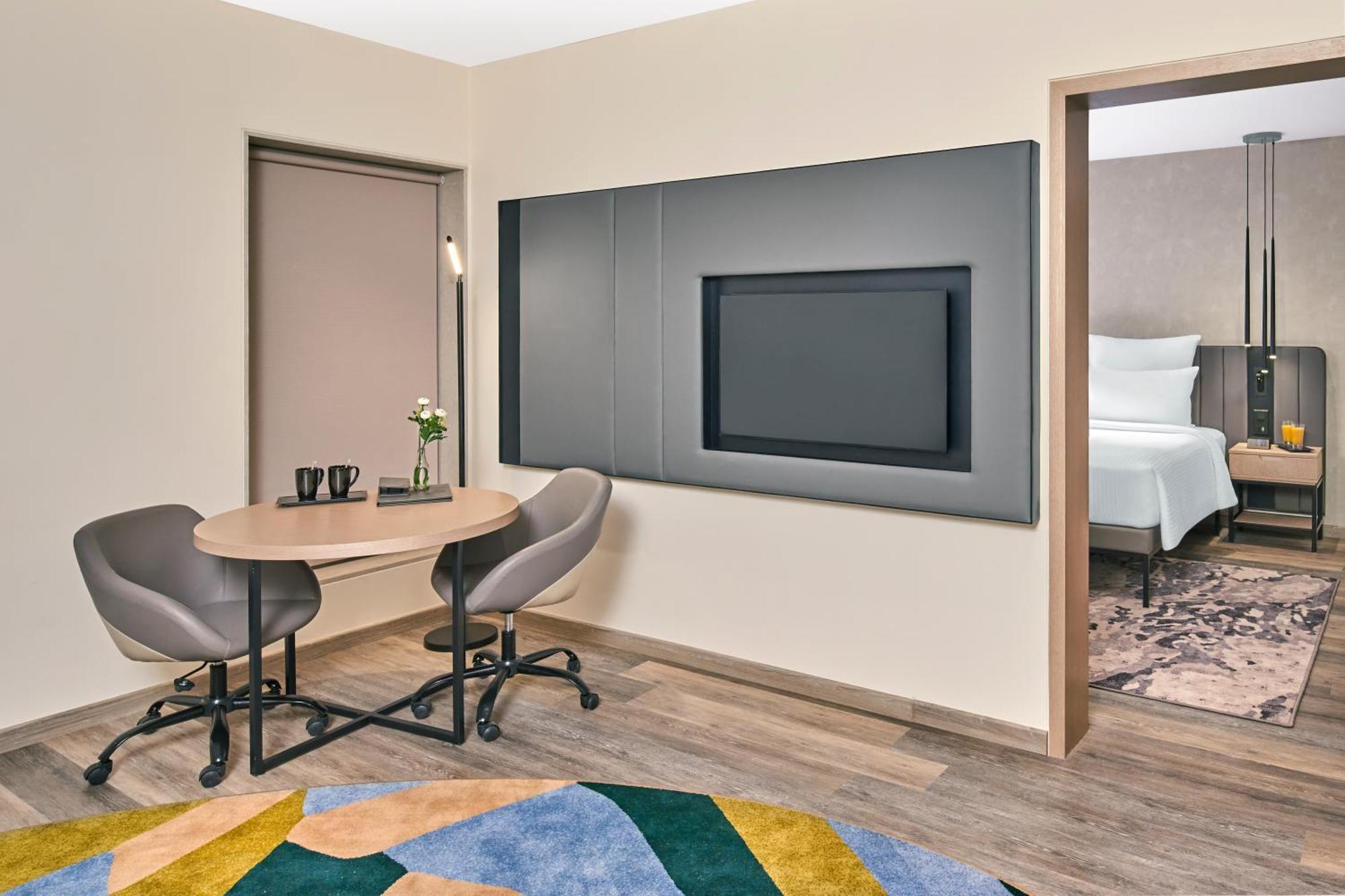 Novotel Mumbai International Airport Exterior foto A room at the hotel
